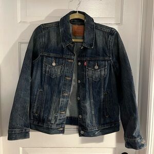 Levi's Denim Jean Jacket Distressed